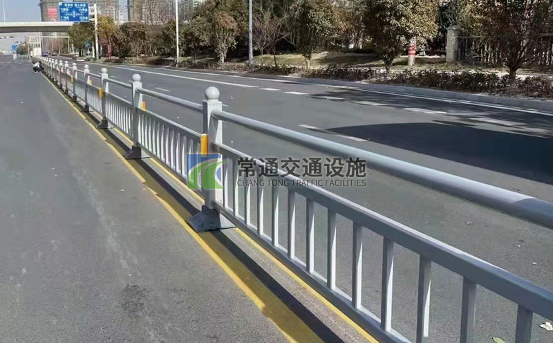 灰色定制款市政中心隔離道路護(hù)欄